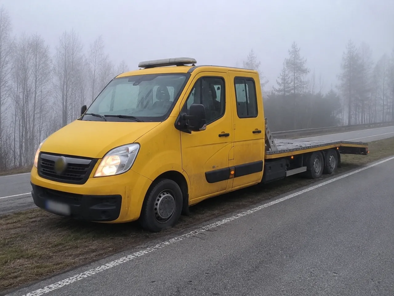 Żółta laweta Pomocy Drogowej Olkusz gotowa do wyjazdu 24h